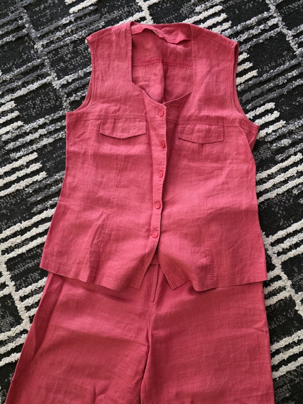 Linen Set - Picture 2 of 3